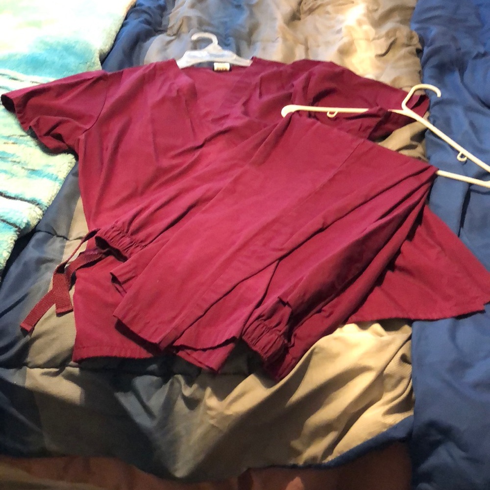 Scrub set
